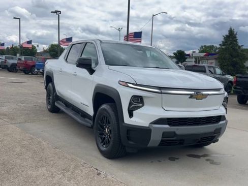 New 2025 Chevrolet Silverado EV LT image 3