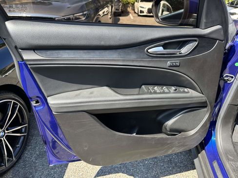 Used 2022 Alfa Romeo Stelvio Sprint image 11
