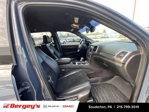 Used 2017 Jeep Grand Cherokee Altitude image 30