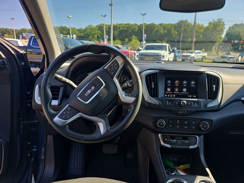 Used 2024 GMC Terrain SLE AWD/4WD image 14