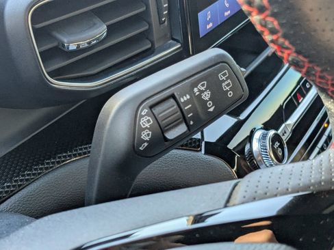 Used 2023 Ford Explorer ST-Line w/ Class IV Trailer Tow Package image 28