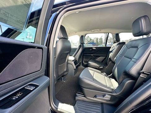 New 2026 Lincoln Aviator Premiere image 17