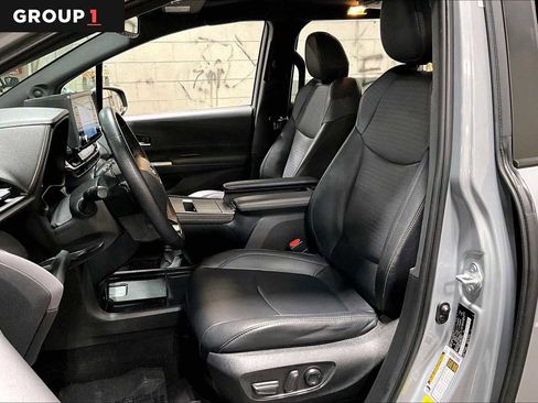 Certified 2022 Toyota Sienna XLE Woodland Edition image 8