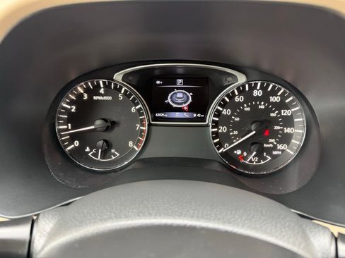 Used 2018 Nissan Pathfinder SV w/ SV Tech Package FWD image 31
