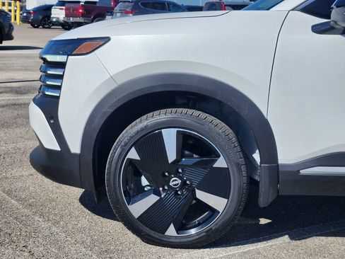 New 2026 Nissan Kicks SR FWD image 6