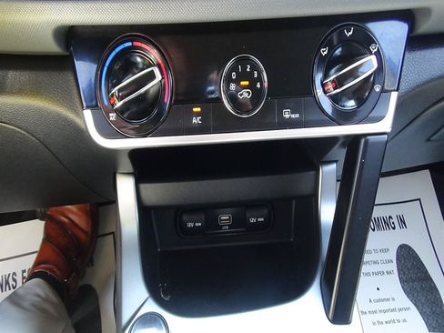 Used 2023 Kia Seltos LX AWD/4WD image 25
