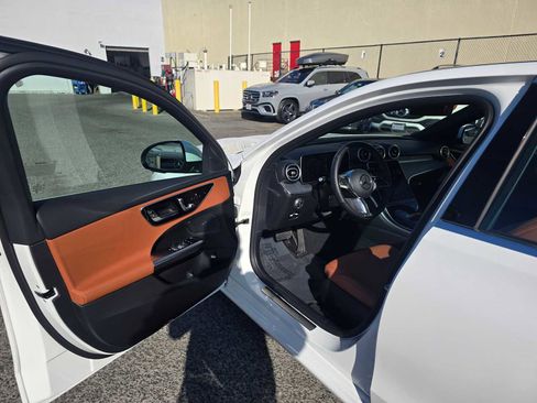 Used 2025 Mercedes-Benz C 300 4MATIC Sedan image 21