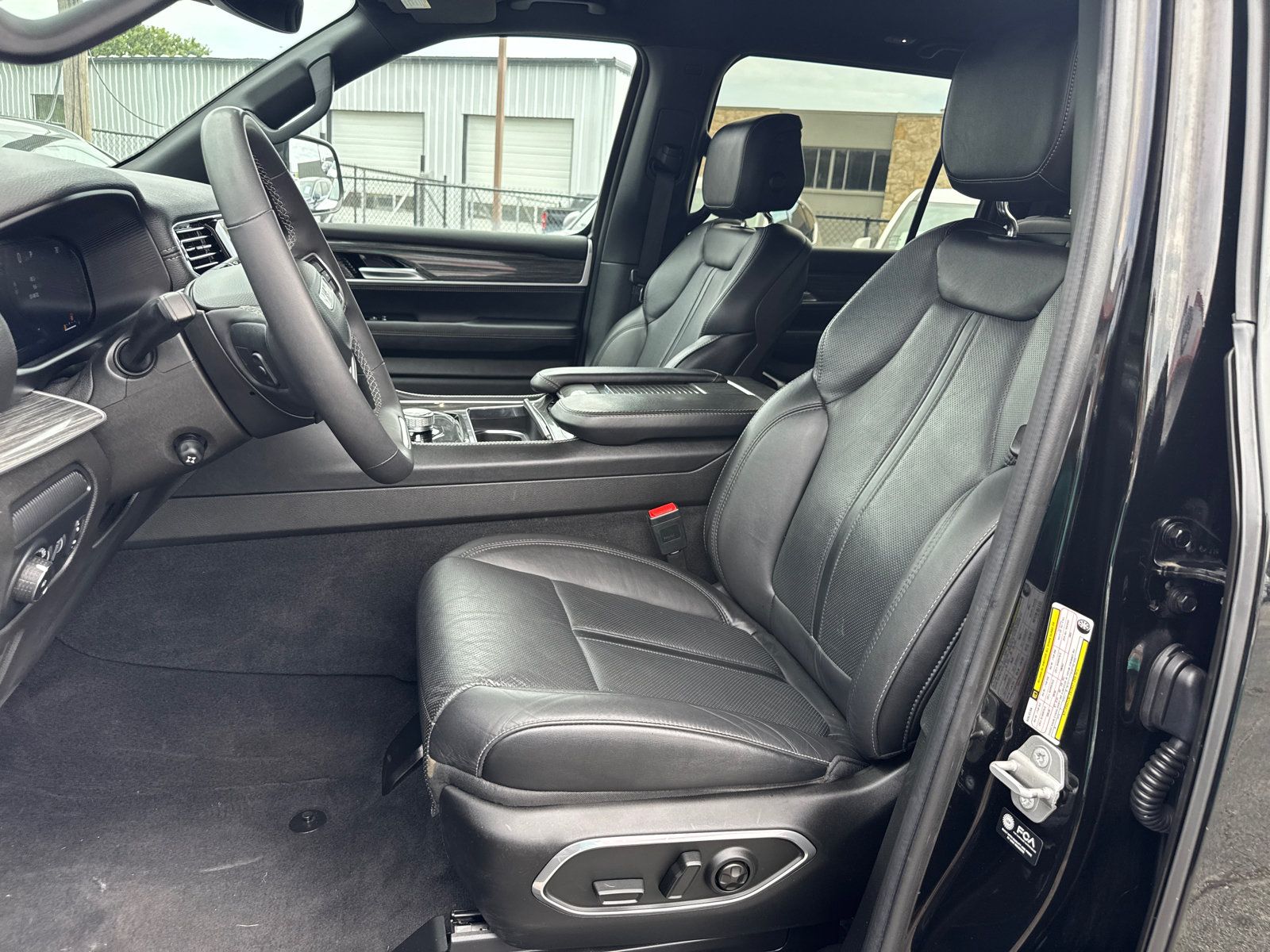 Used 2022 Jeep Wagoneer Series II AWD/4WD image 10
