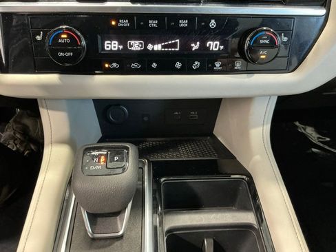 Used 2023 Nissan Pathfinder SL AWD/4WD image 37