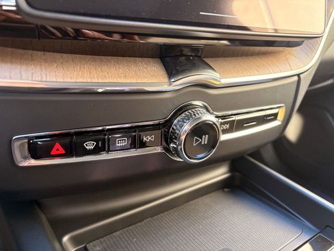 New 2026 Volvo XC60 B5 Core w/ Climate Package image 17