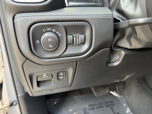 Used 2022 RAM 1500 Limited AWD/4WD image 13