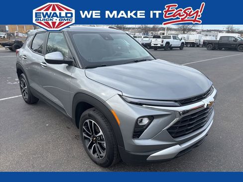 Used 2025 Chevrolet TrailBlazer LT w/ Driver Confidence Package AWD/4WD image 1
