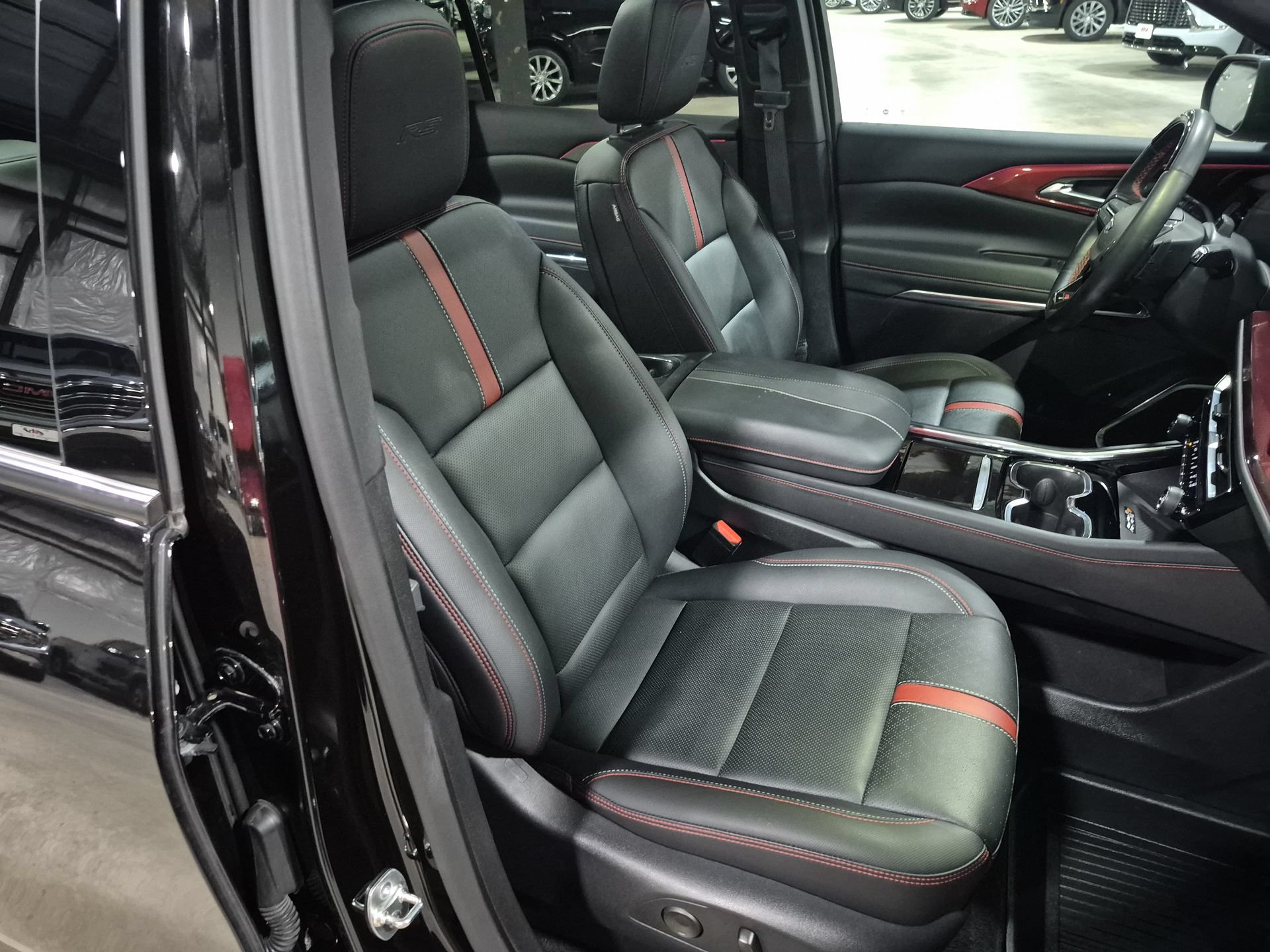 Certified 2024 Chevrolet Traverse RS w/ LPO, Floor Liner Package AWD/4WD image 31