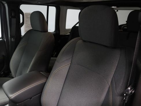 Used 2025 Jeep Wrangler Unlimited Sahara image 26