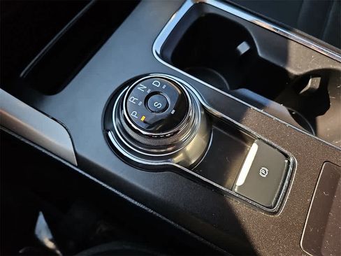 Used 2018 Ford Fusion SE w/ Fusion SE Technology Package image 13