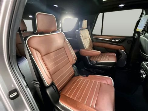 Used 2023 GMC Yukon Denali Ultimate AWD/4WD image 19