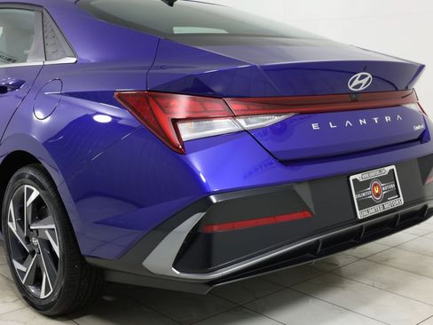 Used 2025 Hyundai Elantra Limited FWD image 42