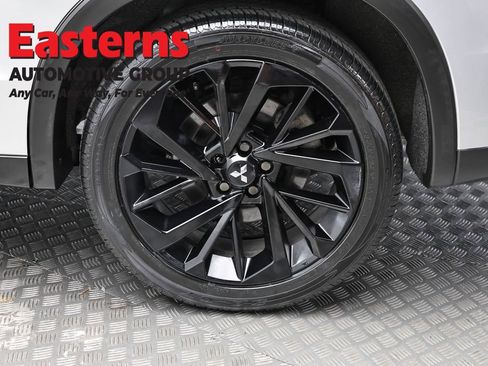 Used 2022 Mitsubishi Outlander SE image 8