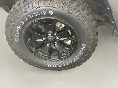 Used 2023 Jeep Wrangler Unlimited w/ Cold Weather Group AWD/4WD image 35
