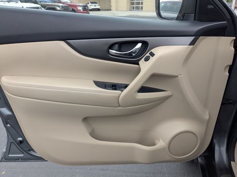 Used 2015 Nissan Rogue SV w/ SV Premium Package AWD/4WD image 14