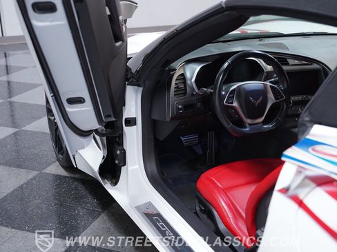 Used 2018 Chevrolet Corvette Stingray Convertible w/ 1LT RWD image 29
