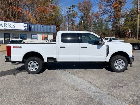 New 2026 Ford F250 XLT w/ FX4 Off-Road Package image 5