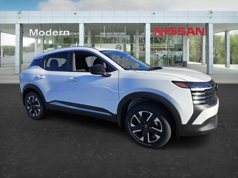 New 2026 Nissan Kicks SV image 2