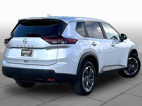 Used 2025 Nissan Rogue SV FWD image 26