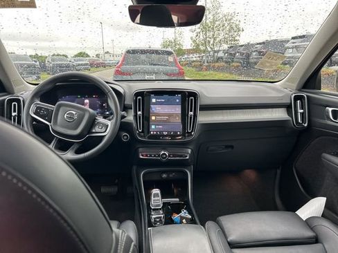 Used 2024 Volvo XC40 B5 Plus AWD/4WD image 6