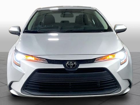 Used 2024 Toyota Corolla LE FWD image 4