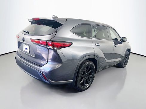 Used 2023 Toyota Highlander LE image 5