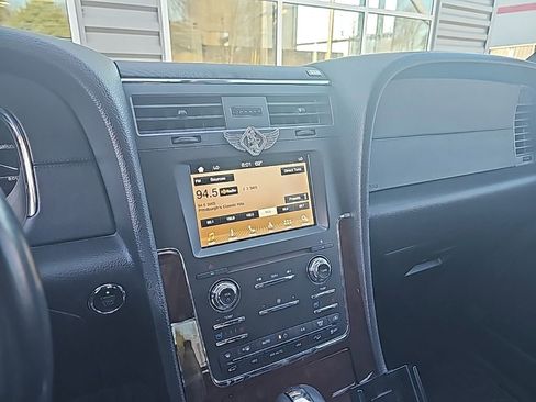 Used 2017 Lincoln Navigator Select image 11