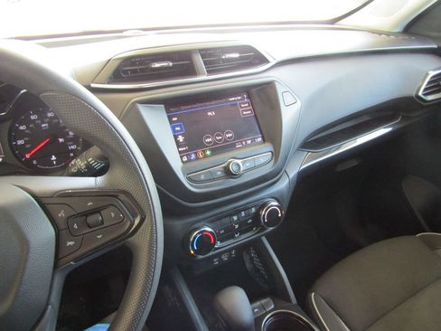 Used 2023 Chevrolet TrailBlazer LT FWD image 23