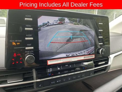 Used 2023 Toyota Sienna XLE FWD image 36