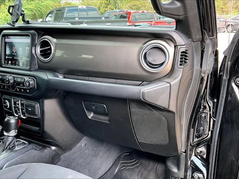 Used 2018 Jeep Wrangler Unlimited Sahara w/ Dual Top Group image 18