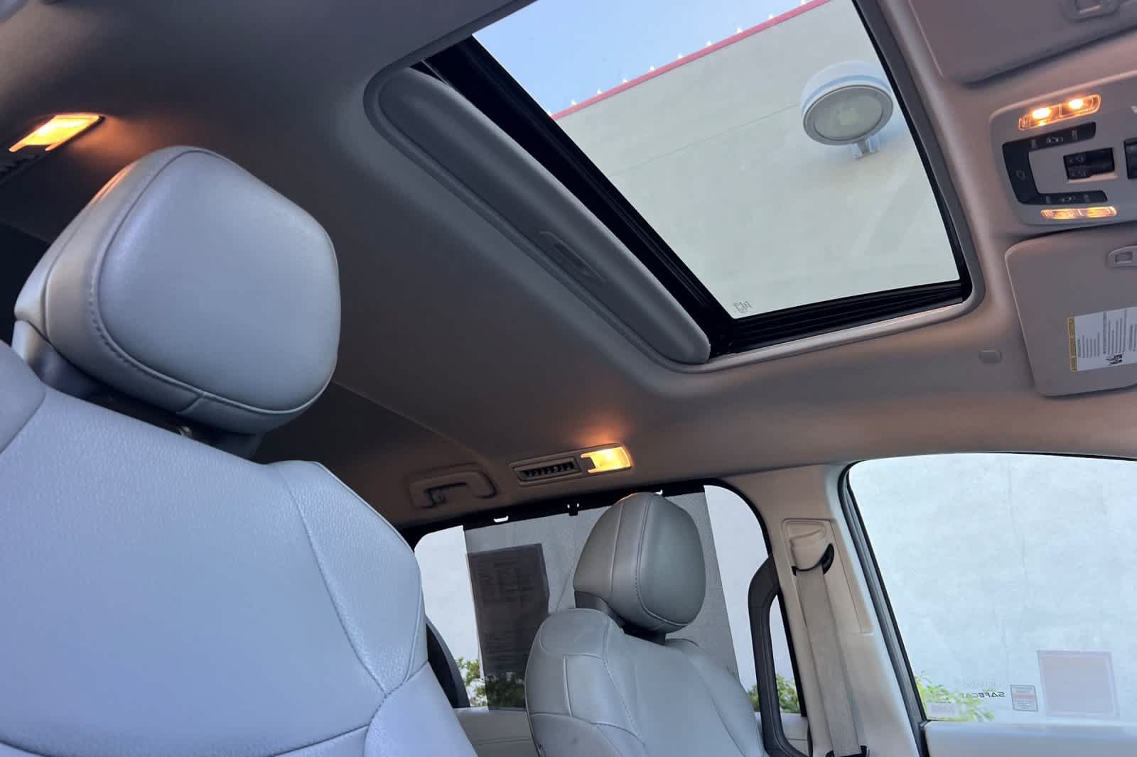 Used 2023 Toyota Sienna XLE AWD/4WD image 19