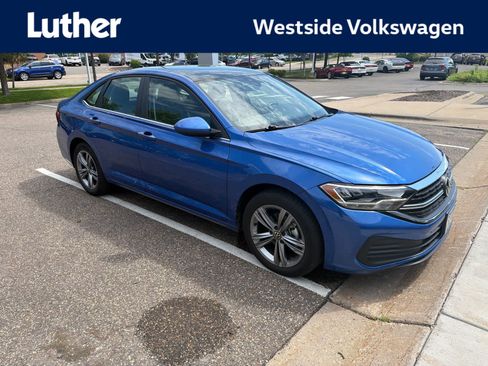 Used 2024 Volkswagen Jetta SE FWD image 1