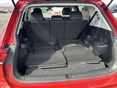 Used 2023 Volkswagen Tiguan SE w/ Panoramic Sunroof Package image 11