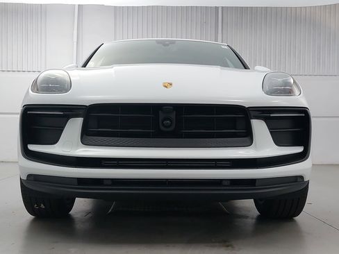 New 2026 Porsche Macan image 10