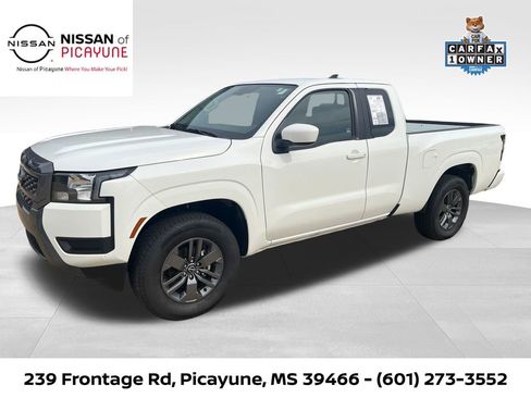 Certified 2025 Nissan Frontier SV image 1