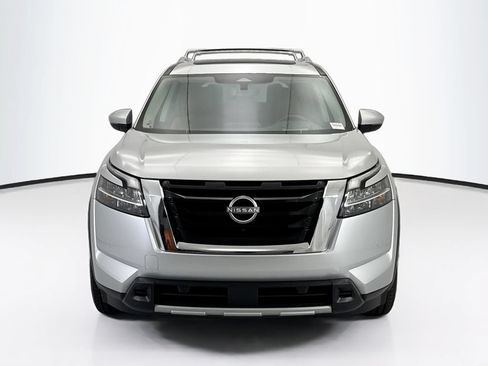 Used 2023 Nissan Pathfinder Platinum w/ Cargo Package AWD/4WD image 2