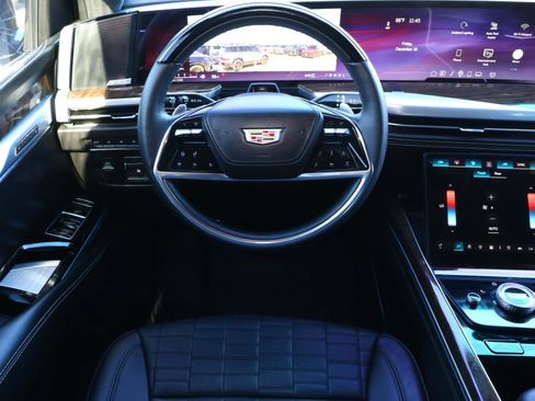 Used 2025 Cadillac Escalade Premium Luxury Platinum image 16