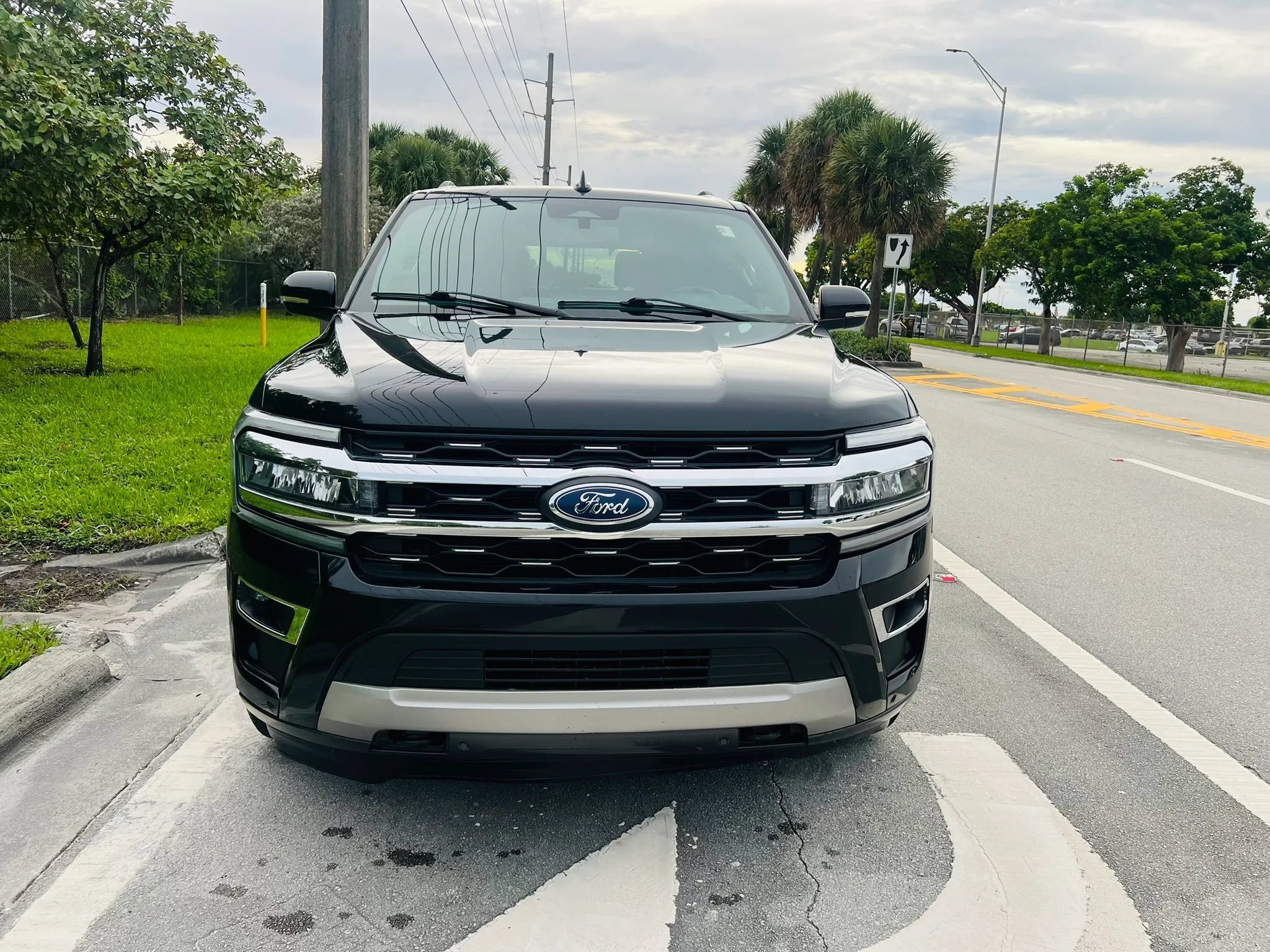 Used 2023 Ford Expedition Limited AWD/4WD image 8