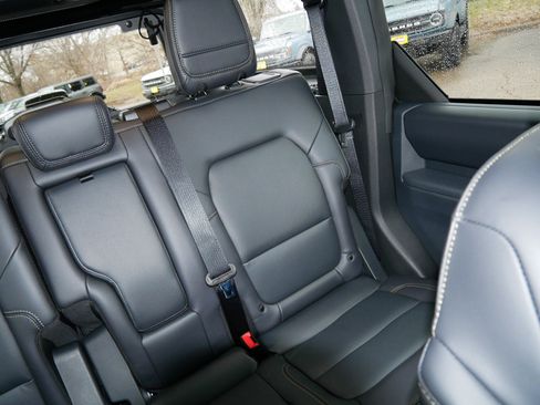 Used 2025 Ford Bronco Badlands AWD/4WD image 14