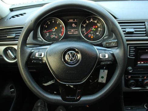 Used 2017 Volkswagen Passat 1.8T S FWD image 9