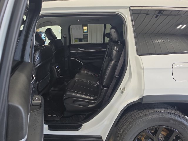 Used 2023 Jeep Grand Cherokee L Limited w/ Trailer Tow Group (B) AWD/4WD image 25
