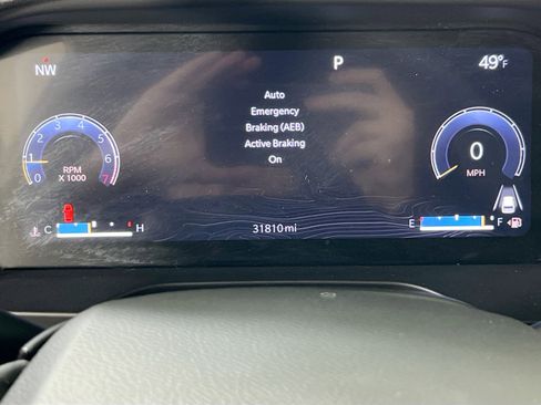 Used 2023 Jeep Grand Cherokee Laredo image 12