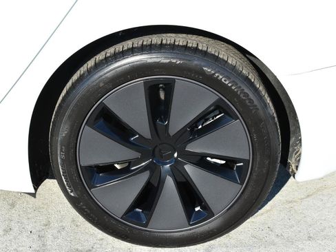 Used 2025 Tesla Model 3 Long Range AWD/4WD image 25