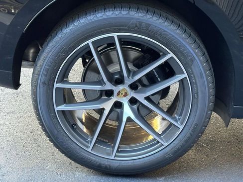 New 2026 Porsche Macan AWD/4WD image 8