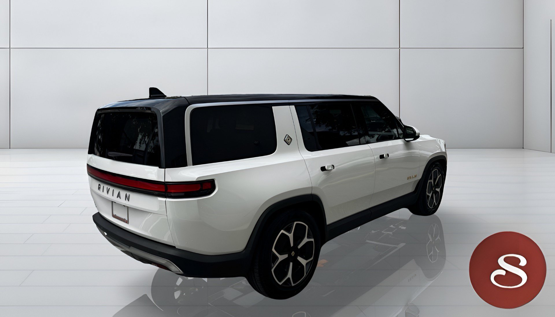 Used 2024 Rivian R1S Adventure Quad AWD/4WD image 10